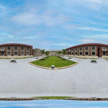 Oyo Hotel Orlando Airport Exterior photo