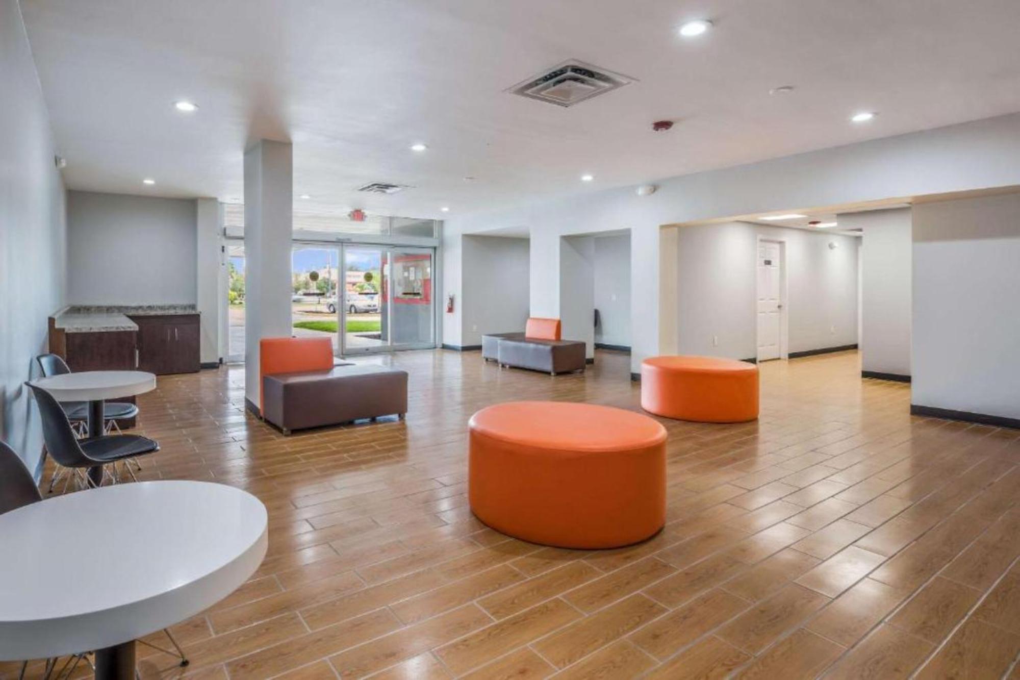 Oyo Hotel Orlando Airport Exterior photo