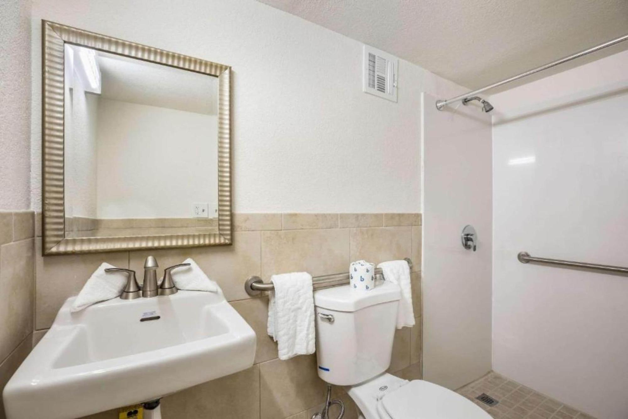 Oyo Hotel Orlando Airport Exterior photo