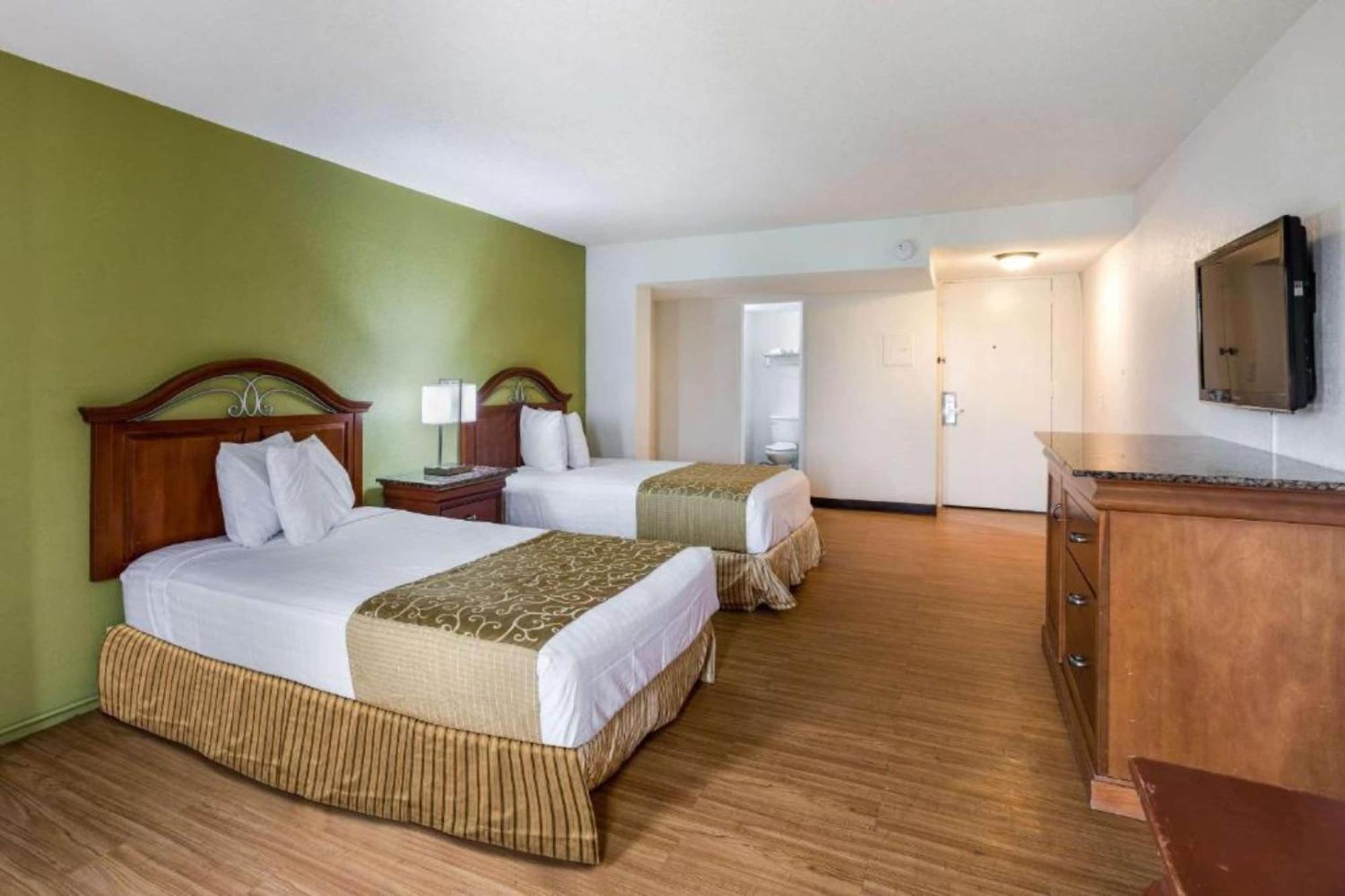 Oyo Hotel Orlando Airport Exterior photo
