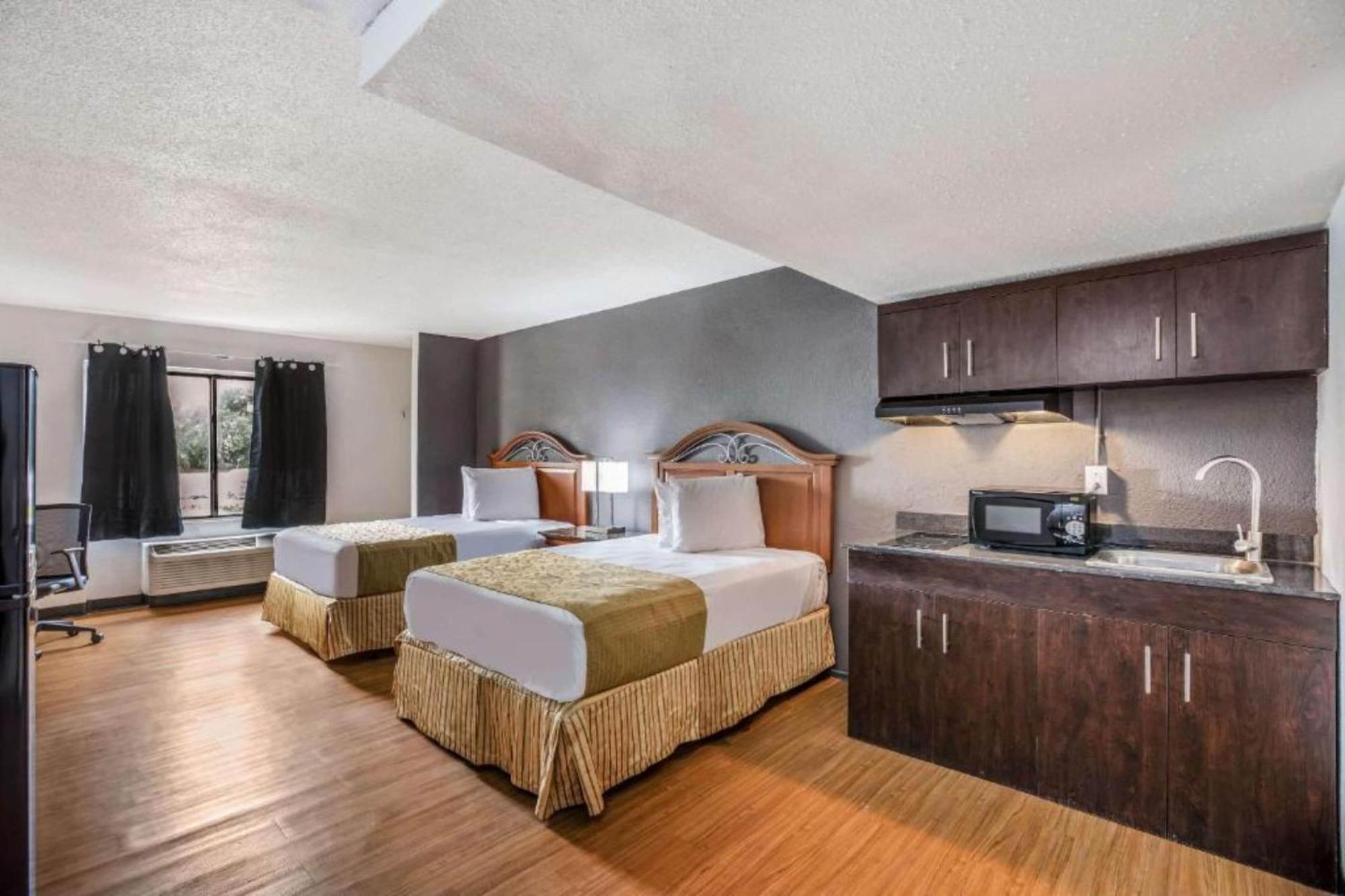 Oyo Hotel Orlando Airport Exterior photo